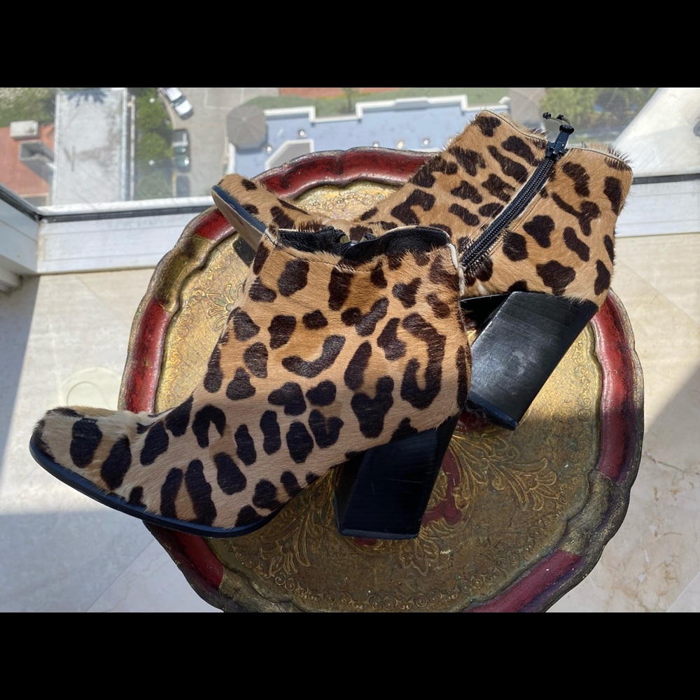 Donald Pliner Leopard-Print Calf Hair Booties Size 5.5